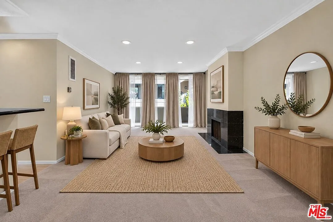 6505 Green Valley Cir — Photo 1