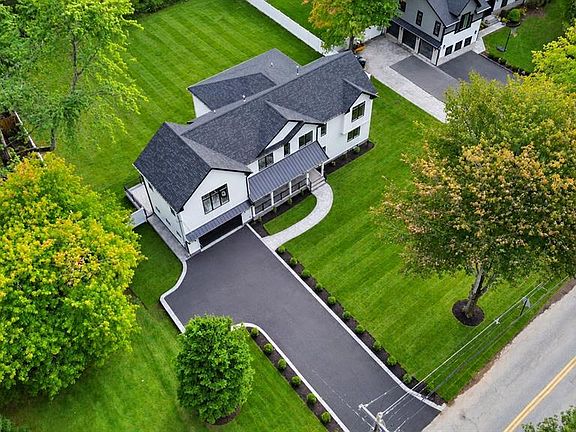 2nd image of 8 Sparrowbush Road