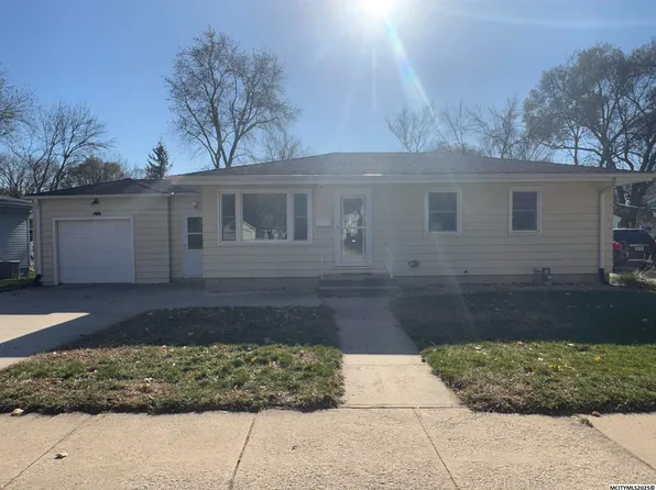 1015 10th St NE, Mason City, IA 50401