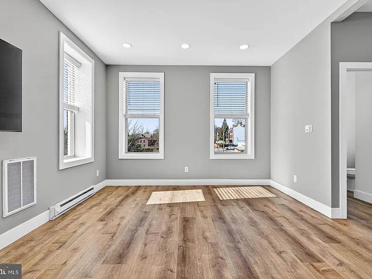 329 S High St — Photo 10