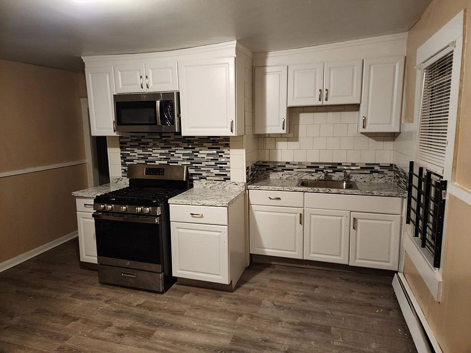 1st image of 207 Court St #1