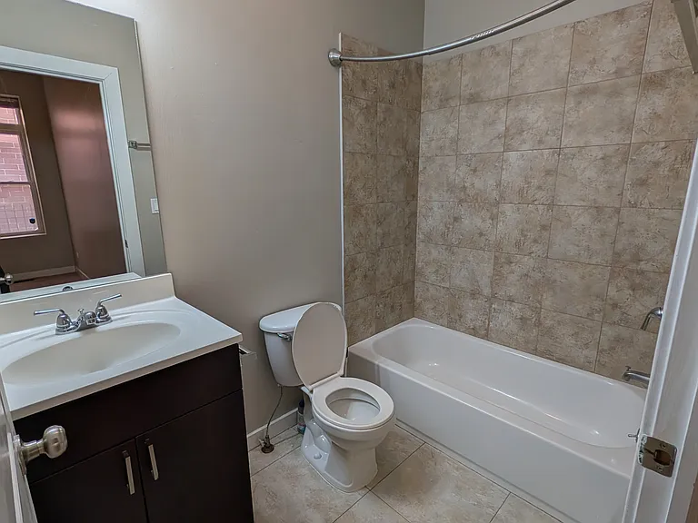 1463 W Huron St #1F — Photo 6