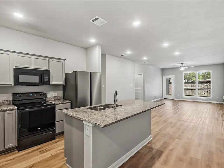 3007 Stevens Dr — Photo 5