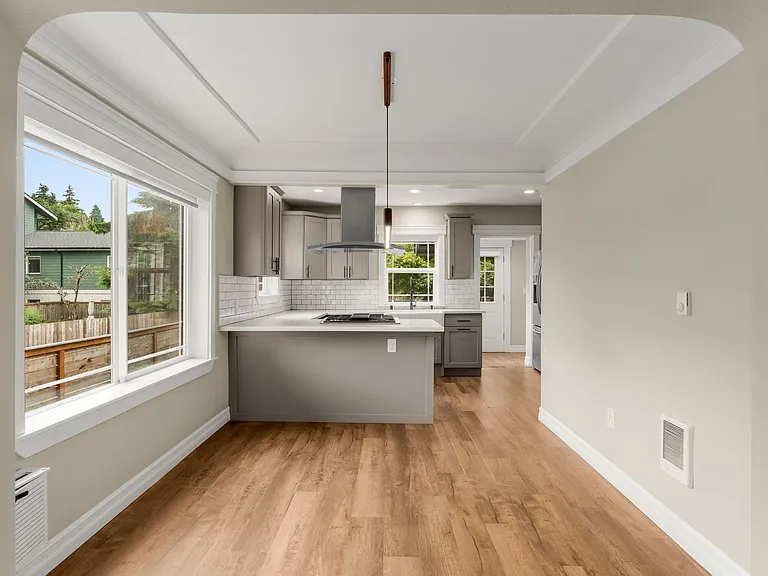 6017 SW Admiral Way — Photo 11
