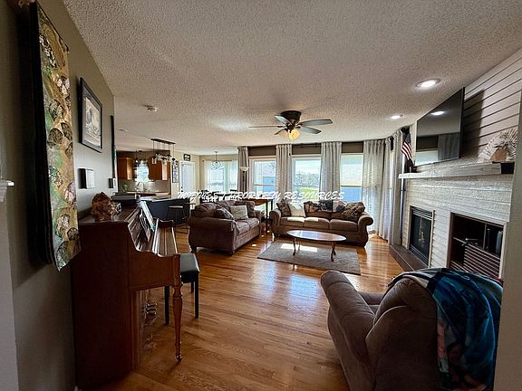 3rd image of 2808 Maple Farm Rd