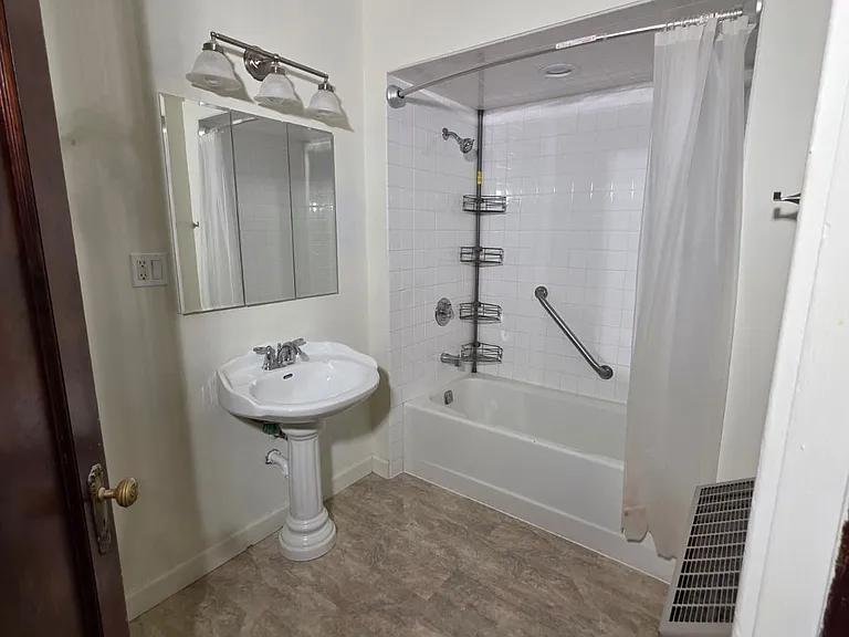 824 Columbus St #4 — Photo 9