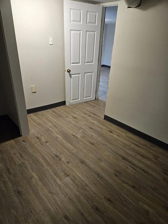 3 bed, 1.0 bath, 860 sqft, $900 — Photo 4