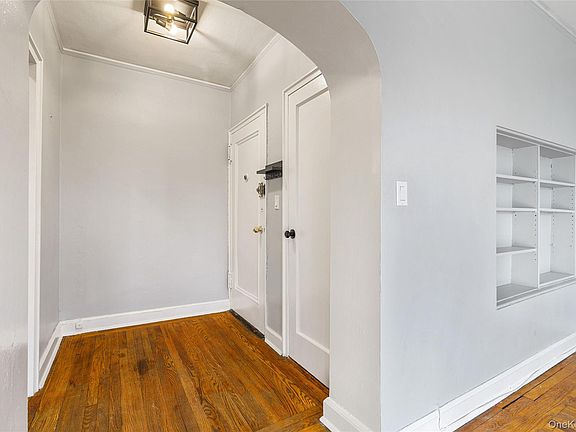 2nd image of 212 Larchmont Acres W #2B