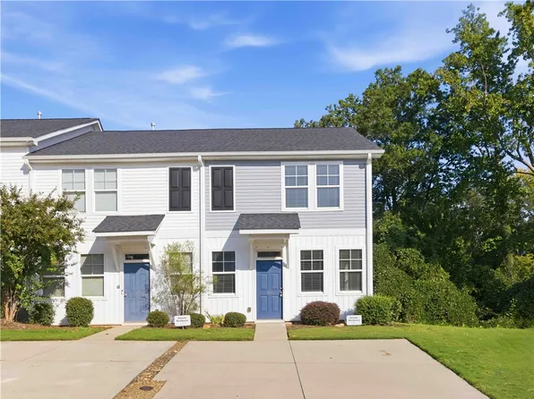 153 Valley Creek Dr, Boiling Springs, SC 29316