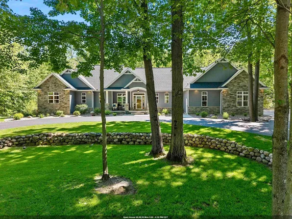 3413 Blackberry Ln, Suamico, WI 54313