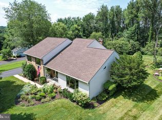 1402 Park Lake Dr, Reston, VA 20190