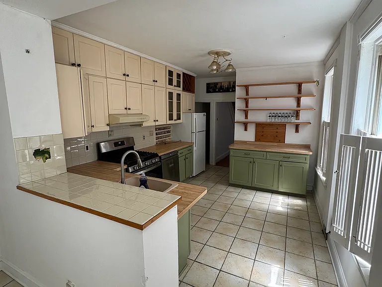 2215 N Tatnall St — Photo 2