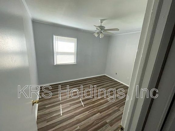 3rd image of 1301 Grimes Rd