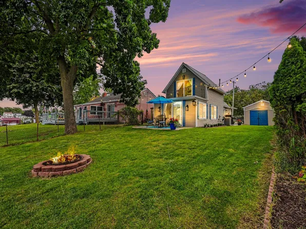 435 S Lakeside Dr, Michigan Center, MI 49254
