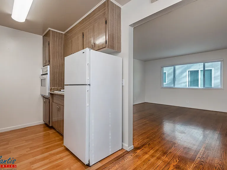 2361 Sutter Ave — Photo 5