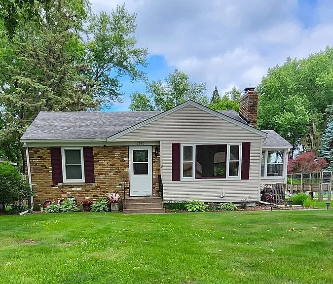 2980 Woodbridge St — Photo 1