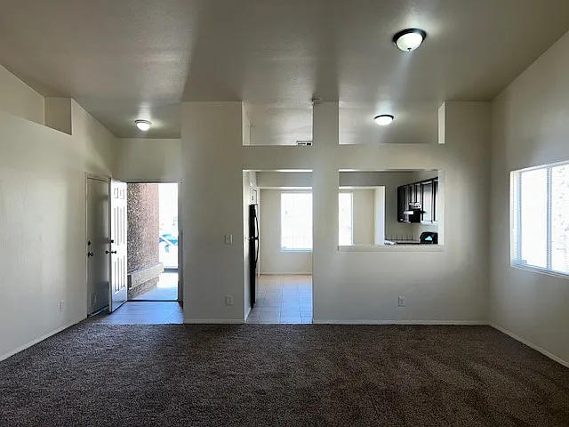 2 bed, 1374 sqft, $1,975 — Photo 4