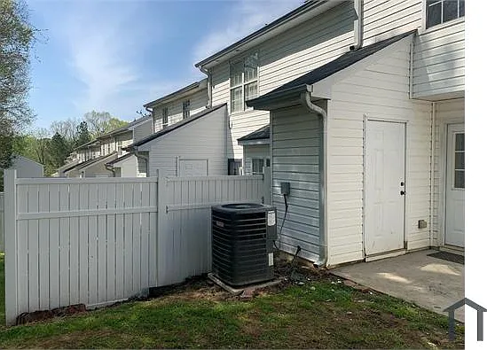 1352 Hollenbeck Ln — Photo 6