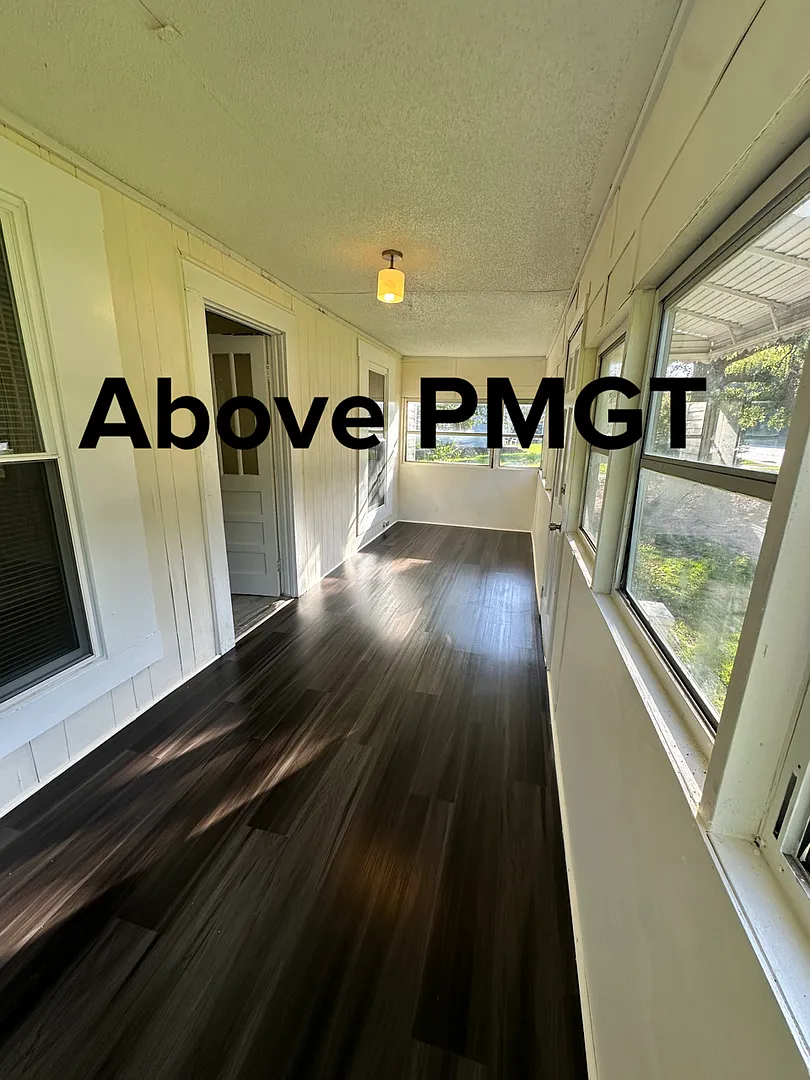 3 bed, 2 bath remodeled home — Photo 2