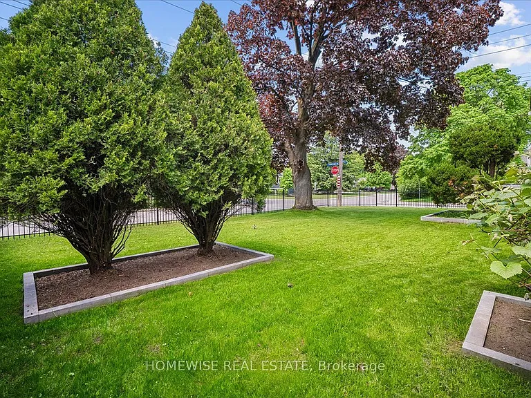 2182 Courtland Dr — Photo 47