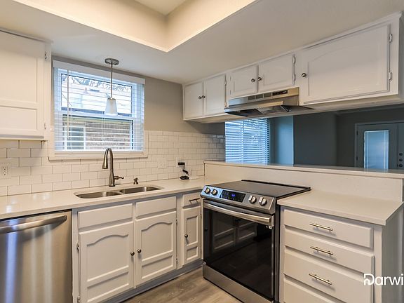 3rd image of 3025 Woodbridge Dr