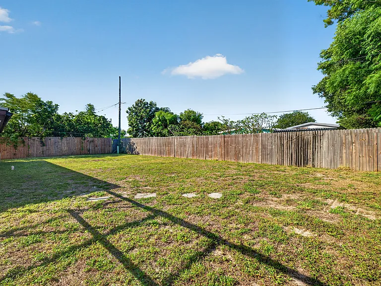 2159 Gerard Ct — Photo 10