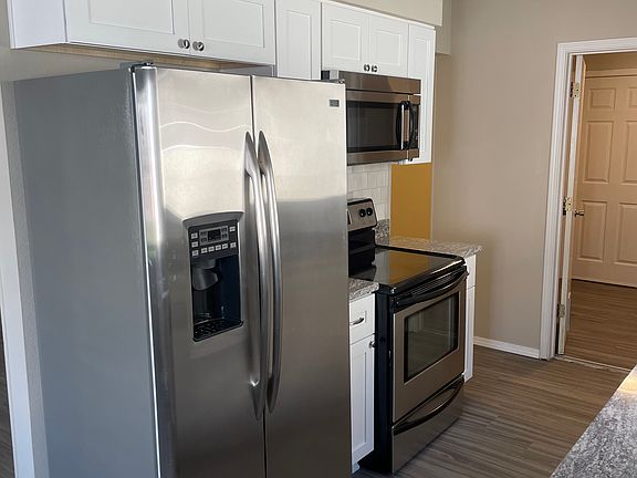 Kitchen complete with stainless steel appliances
