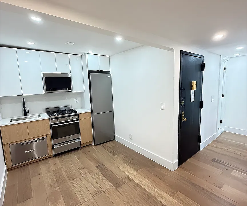 109 1st Ave #5R