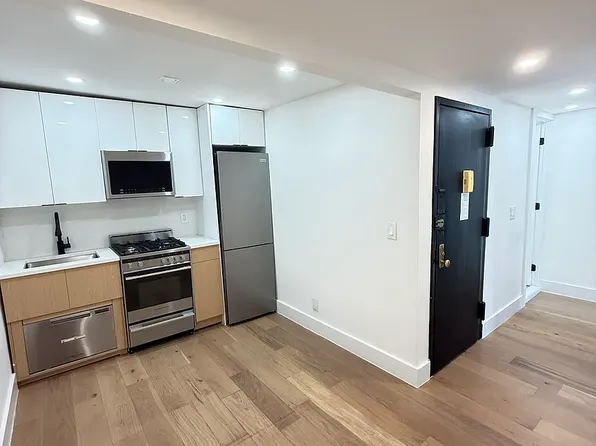 109 1st Ave APT 5R, New York, NY 10003