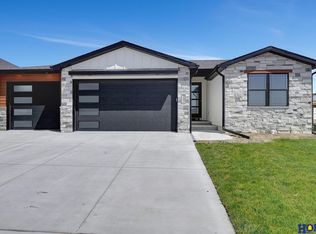 7700 Ponce Dr, Lincoln, NE 68516