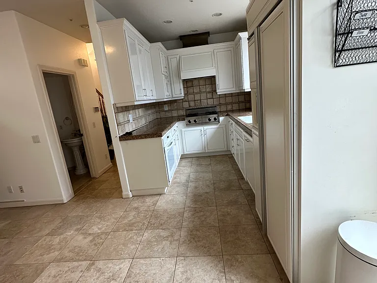 179 Mesa Dr — Photo 13