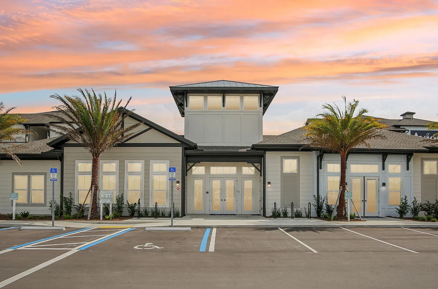 Avion Apartments — Photo 3