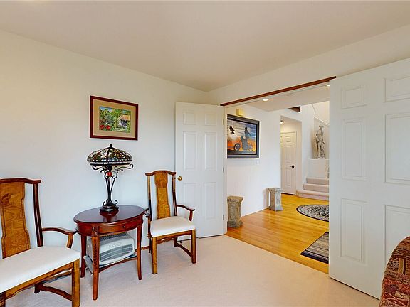 5th image of 1704 Field Place NE