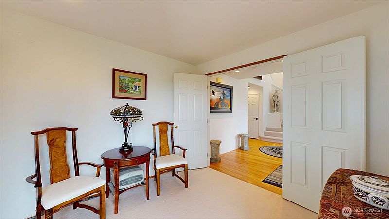 4th image of 1704 Field Place NE