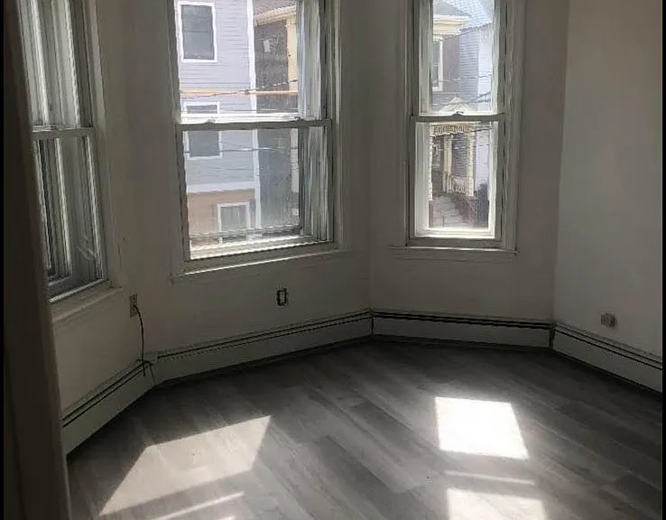 60 Falcon St #1B — Photo 2