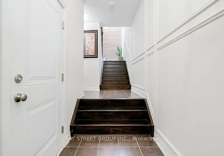 121 Luzon Ave — Photo 37