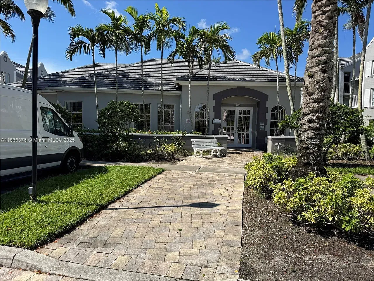 3 bed, 1340 sqft, $2,750 — Photo 3