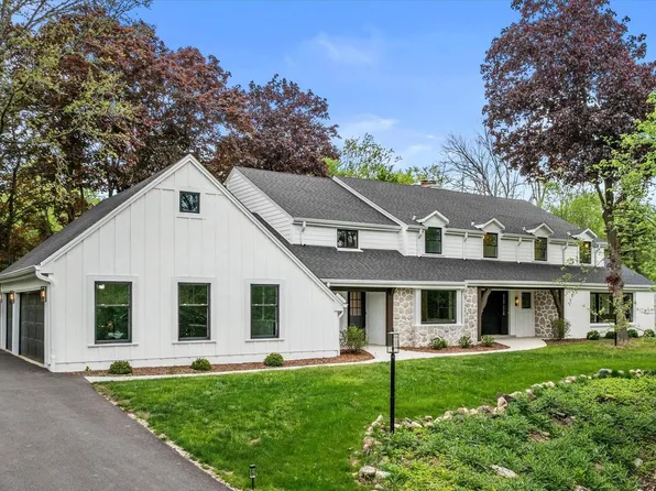 10525 N Fairway LANE, Mequon, WI 53092