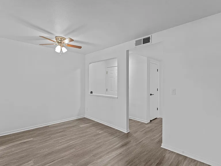 Sagecliff Apartments — Photo 9