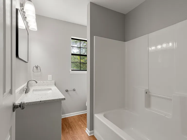 300 Oak Ln — Photo 23