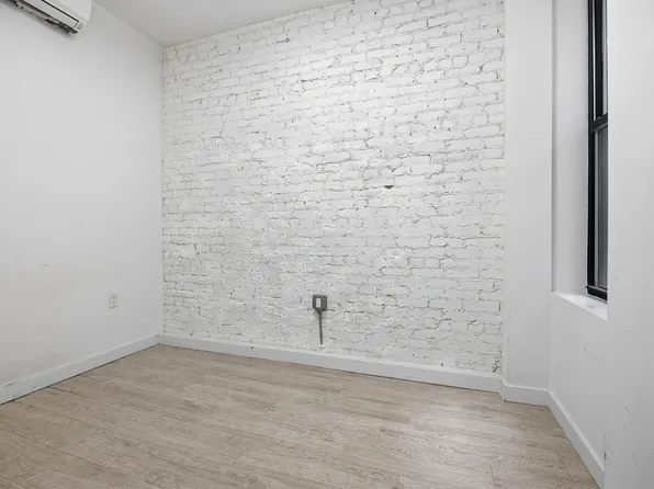 1821 Putnam Avenue image 9 of 15