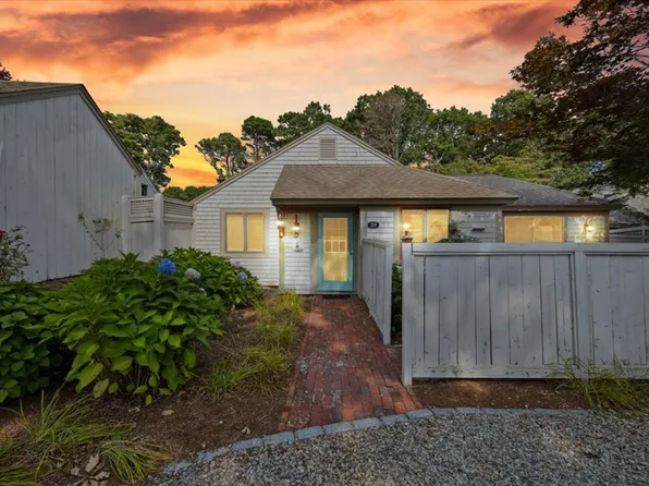 39 Brassie Way, Mashpee, MA 02649