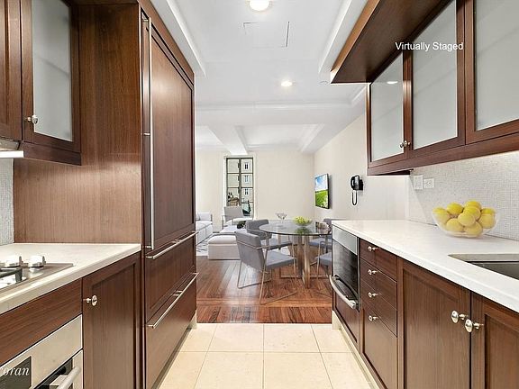 3rd image of 140 E 63rd St APT 6D