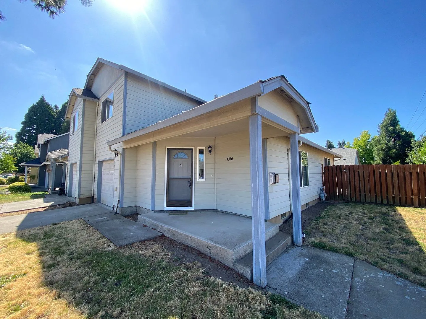 3 bed, 2.5 bath, 1050 sqft, $2,145 — Photo 2