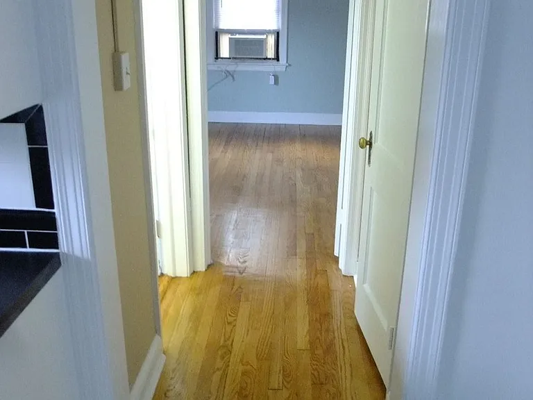 8210 Greenwood Ave — Photo 12