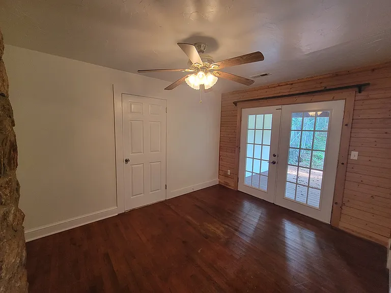 317 Poplar St — Photo 13