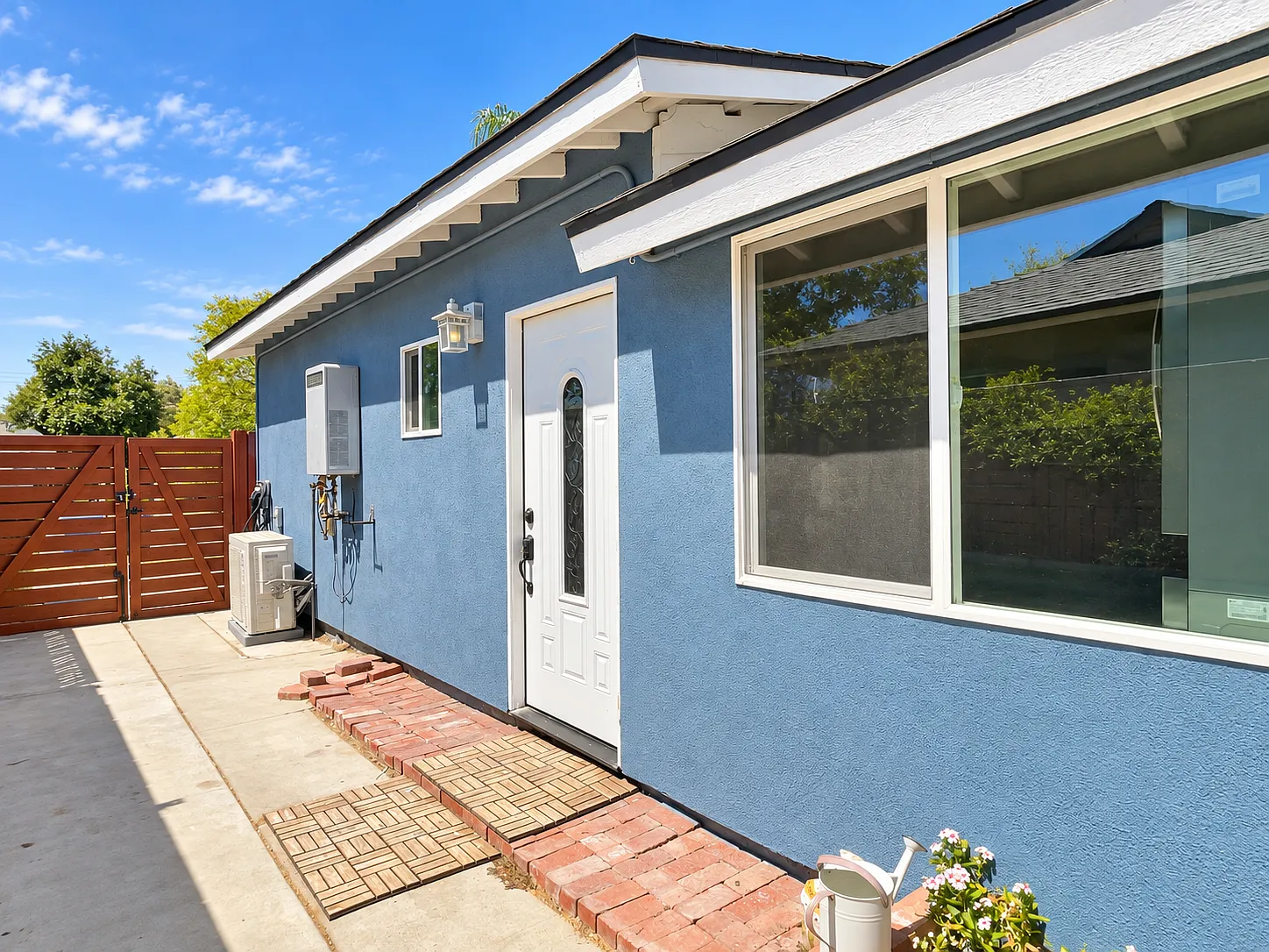 2 bed, 1.5 bath, 609 sqft, $3,000 — Photo 1