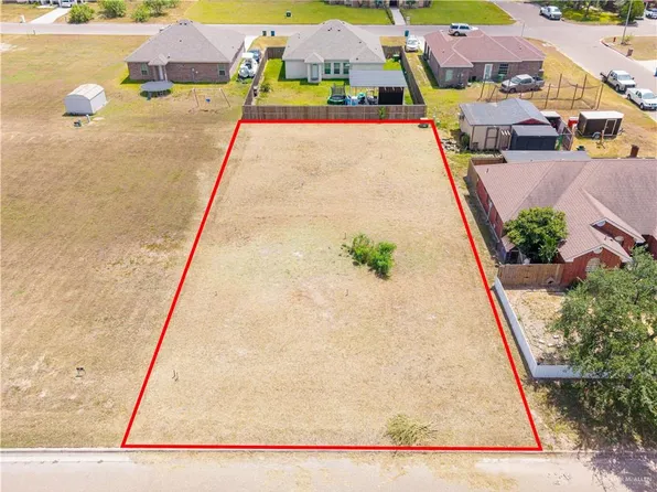 1079 Rios Cir N, Raymondville, TX 78580
