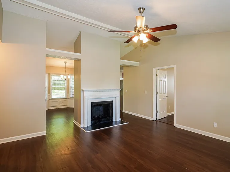 408 Dellwood Dr — Photo 3