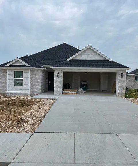 1103 Winifred Ave — Photo 1